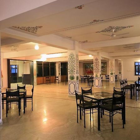 Hotel Devi Palace Udaipur Extérieur photo